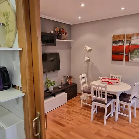Balmes 8 - 6 Pax Centrico Y Plaza De Garaje - Vut-4831-as ヒホン